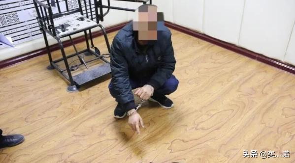 9岁男孩因弄丢手机被母亲捆绑起来暴打致死，家暴真的很可怕，大家如何看待？：男童追打女童2分钟