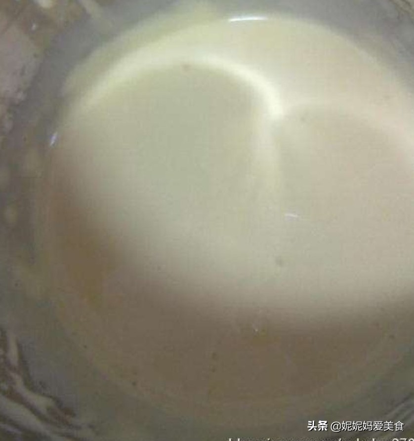 [香草冰激凌]香草的冰淇淋是什么颜色？