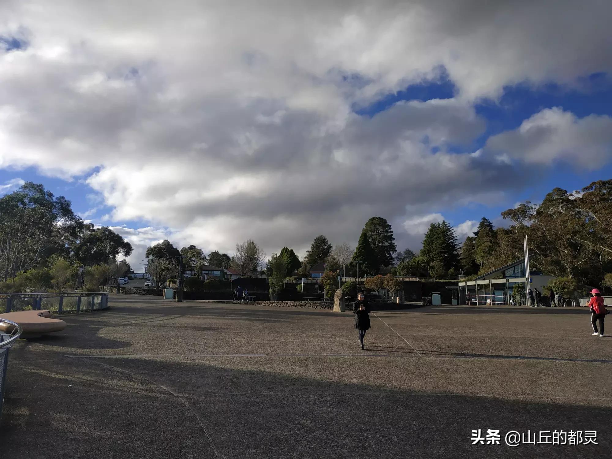 不同平台机票差2千（为什么智行上面的机票退改签费和航空公司的不一样？）