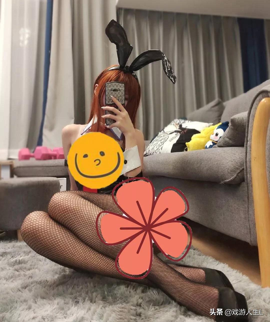 [午夜福利95]余霜直播间深夜发福利，变身“轮椅舞王”大秀舞姿，网友评价“土味十足”，你怎么看？