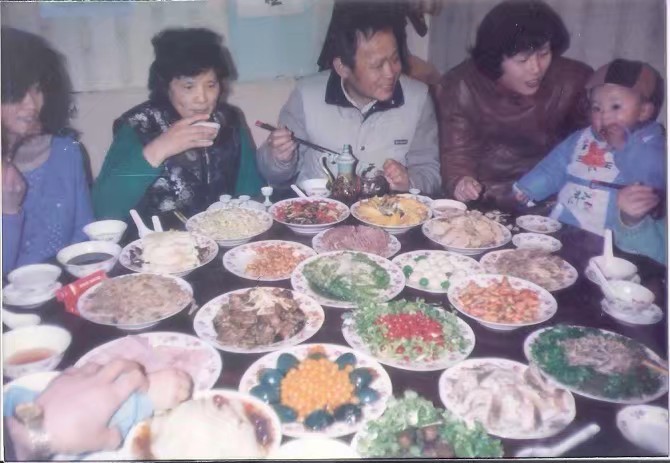 [照片全家福]过年的时候有多少家庭喜欢拍全家福照片？拍全家福对于中国人来说有着什么意义？