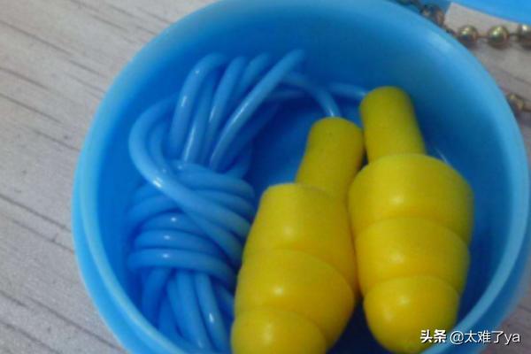 耳机脏了怎么清理（耳机脏了怎么清洗？）