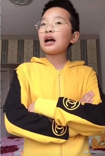 钟美美哭诉父亲家暴