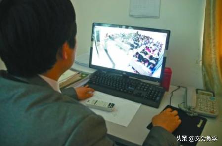 [班主任被举报装监控]老师在教室里装摄像头，自己监视学生，这种做法对吗？