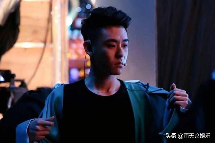 张云雷海外生活，张云雷海外专场被表扬