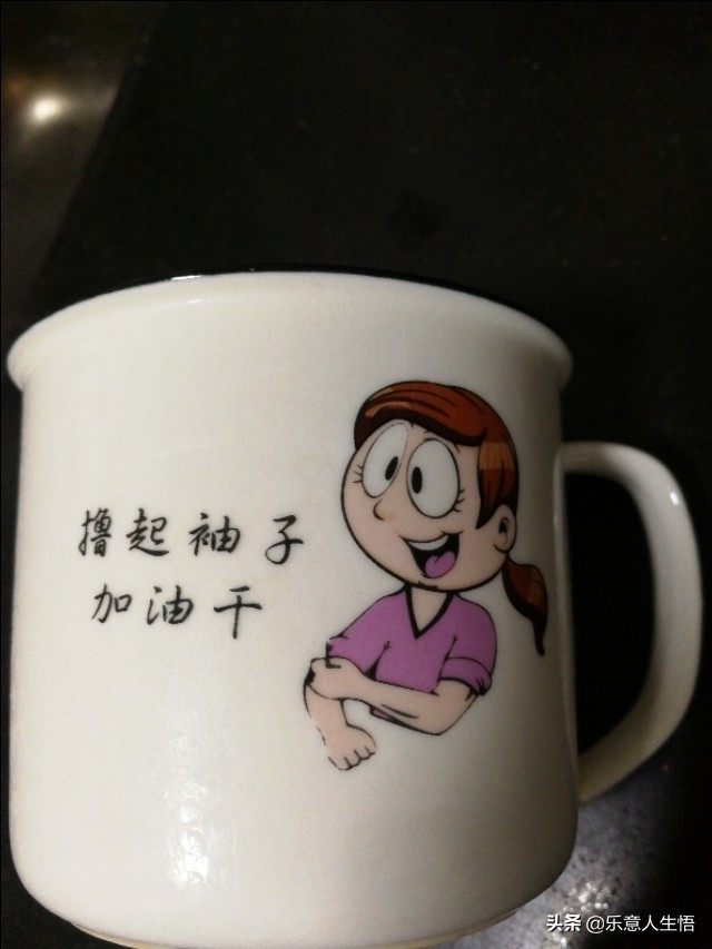 [学生站窗外打扫卫生]有没有家里老婆不爱打扫卫生的？