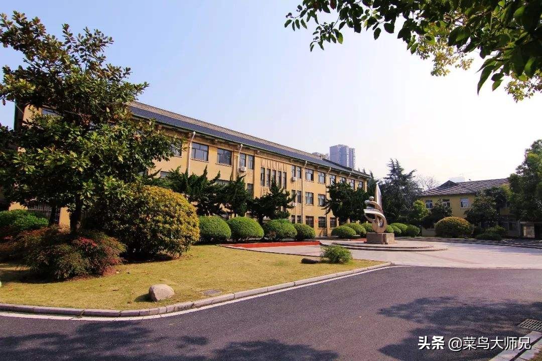 付费万元购实习名额（去西安实习，月工资1万元，会是什么生活水平呢？）