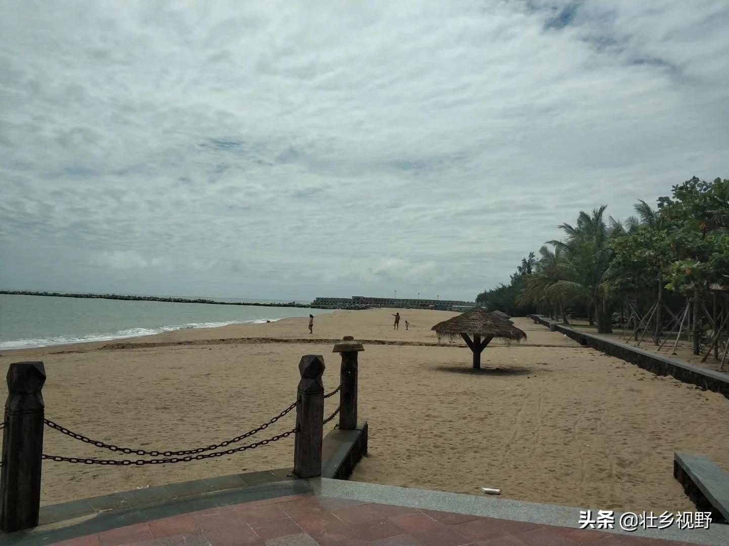 3学生捡到2岁幼童（什么地方11月份可以赶海？网上很多赶海的小视频捡到海货，小孩看到非常想去？）