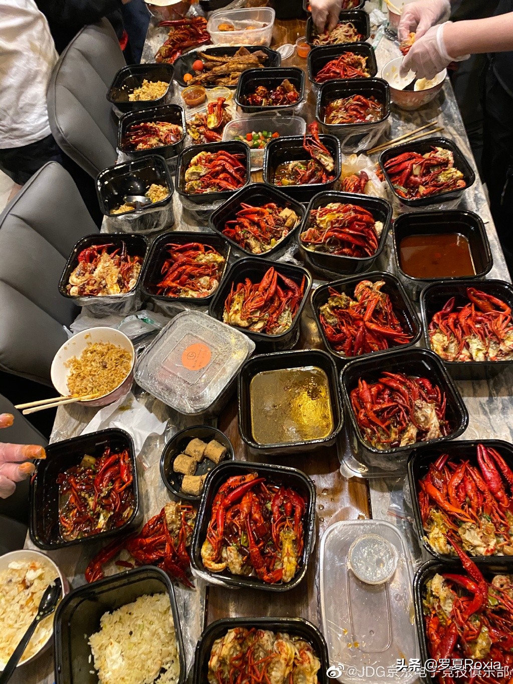 骑万元公路车送外卖（JDG“最贵外卖”火了，春季赛首胜老板出手壕气，选手点一次外卖近万元，你怎么看？）