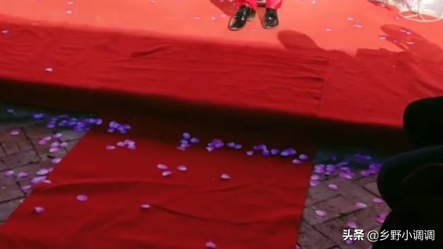 小县城婚庆酒店多少钱，小县城婚庆酒店多少钱一桌