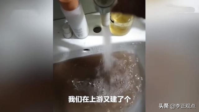 自来水黄得像咖啡