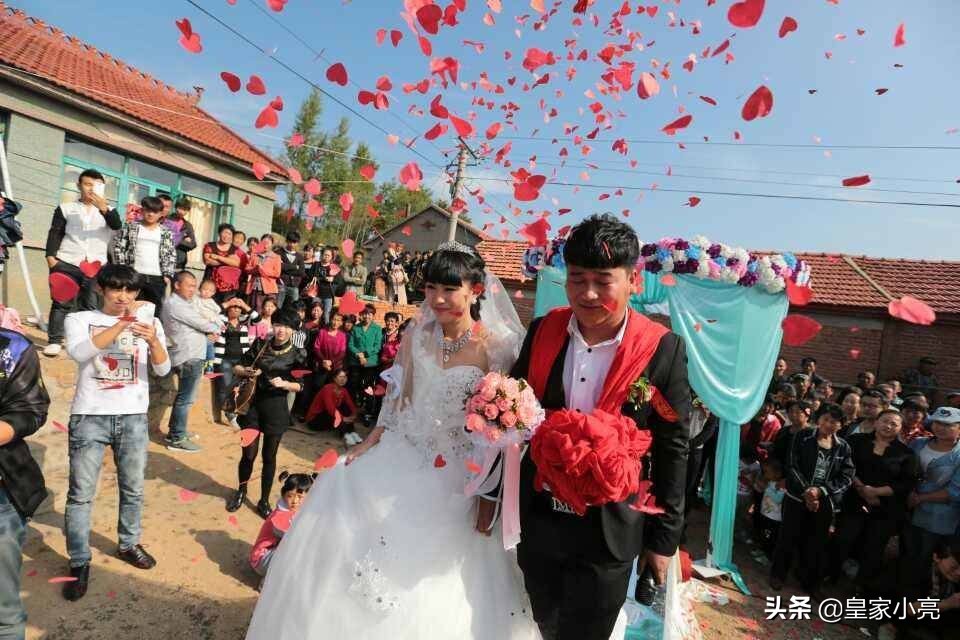 小县城婚庆酒店多少钱，小县城婚庆酒店多少钱一桌