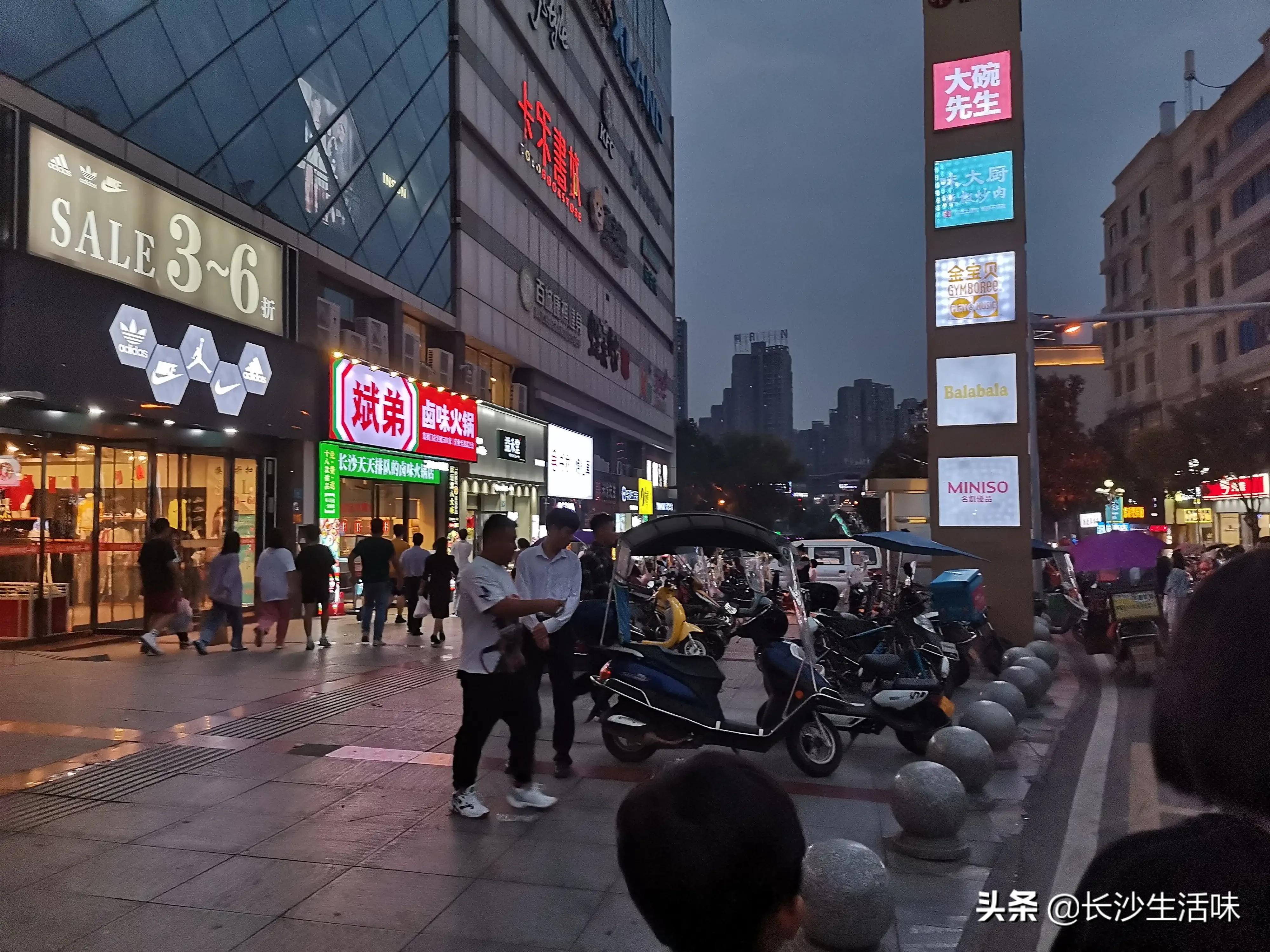 长沙同学有个生鲜超市,每个月都有一万多流水,你们说可接手吗? 长沙同学有个生鲜超市,每个月都有一万多流水,你们说可接手吗?