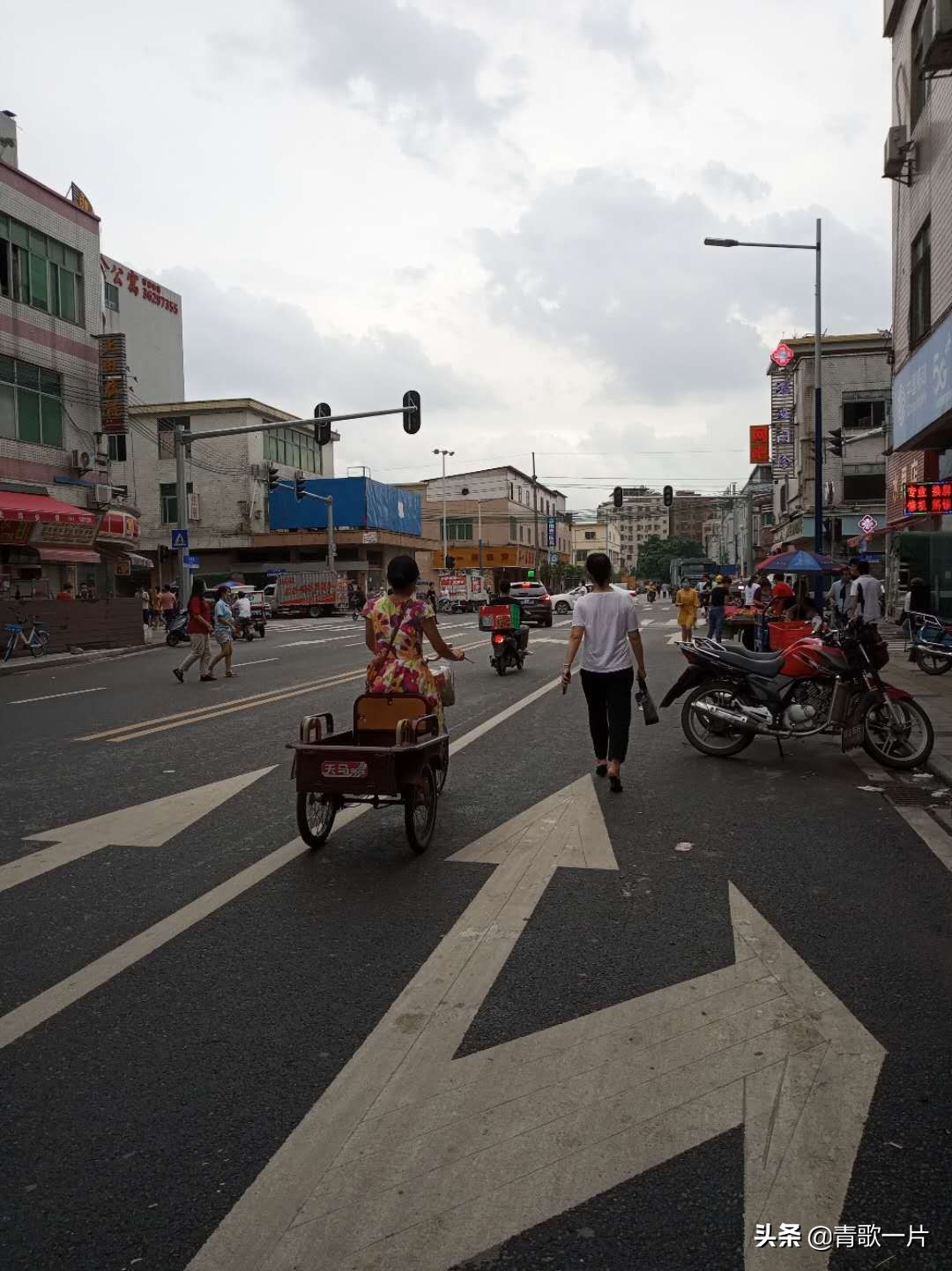 美装博主画妆好物图片

