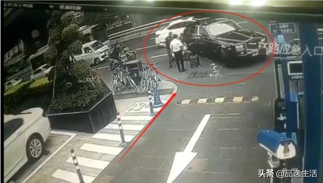 [骑万元公路车送外卖]外卖配送真的能月入万元吗？里面是不是有套路？