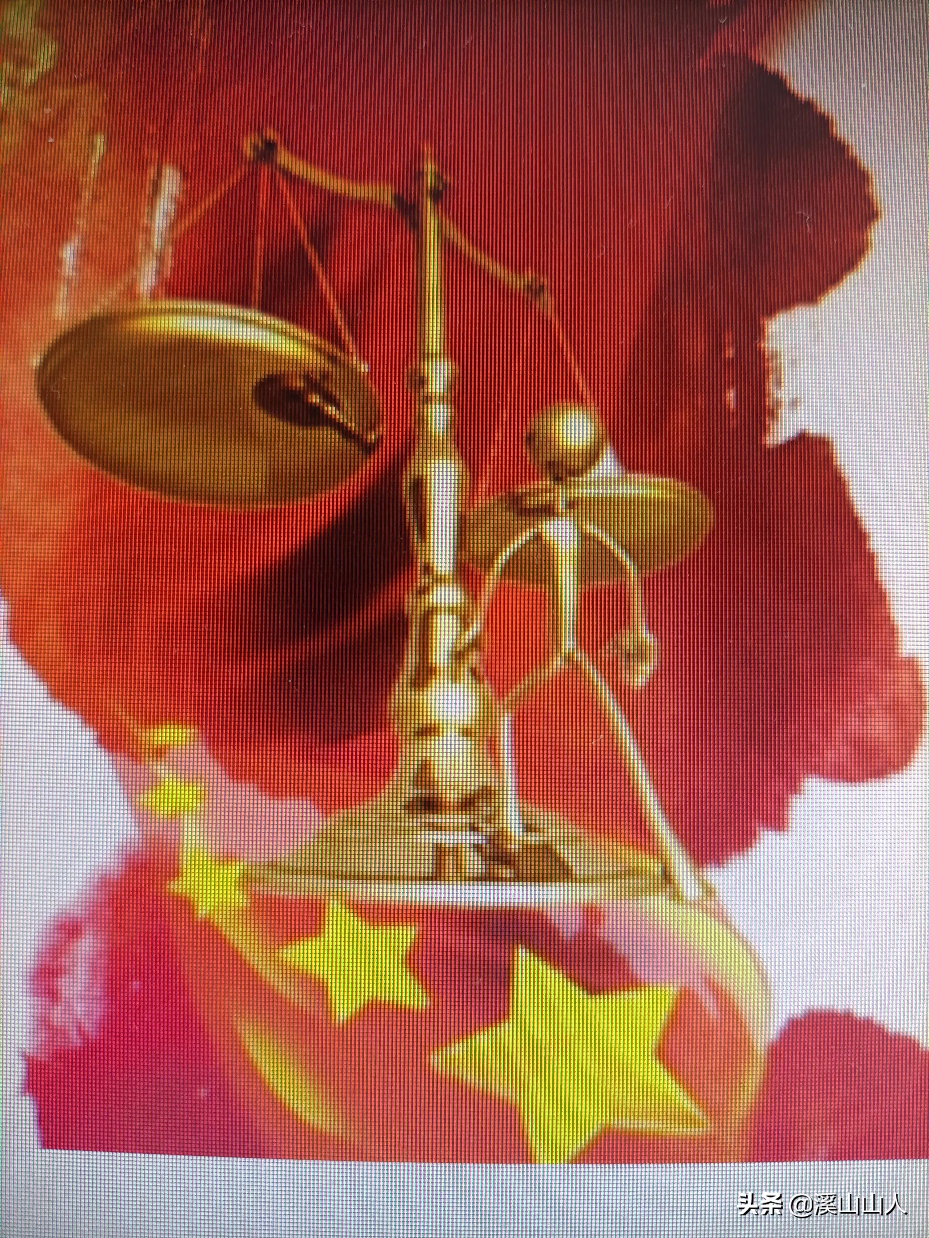 [外墙脱落疑砸死女孩]高楼外墙脱落砸死路人，开发商、物业、业主应该谁负责？