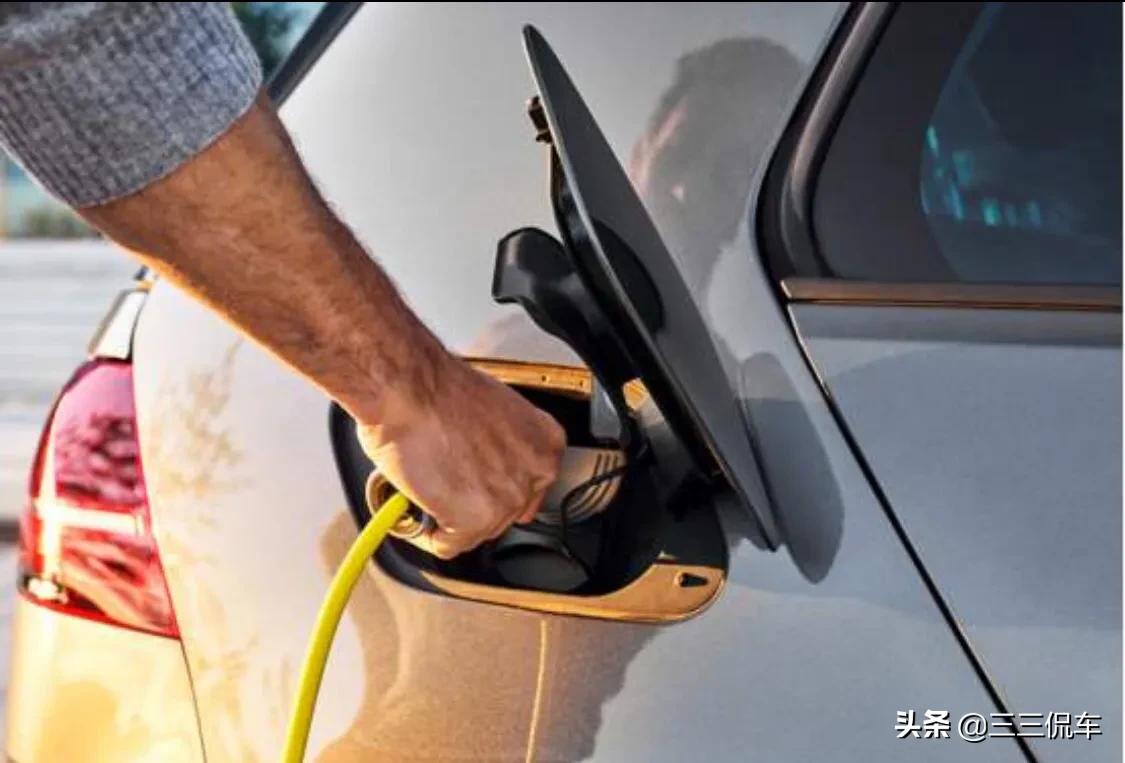 解释新能源汽车，解释新能源汽车高压电的危险特性