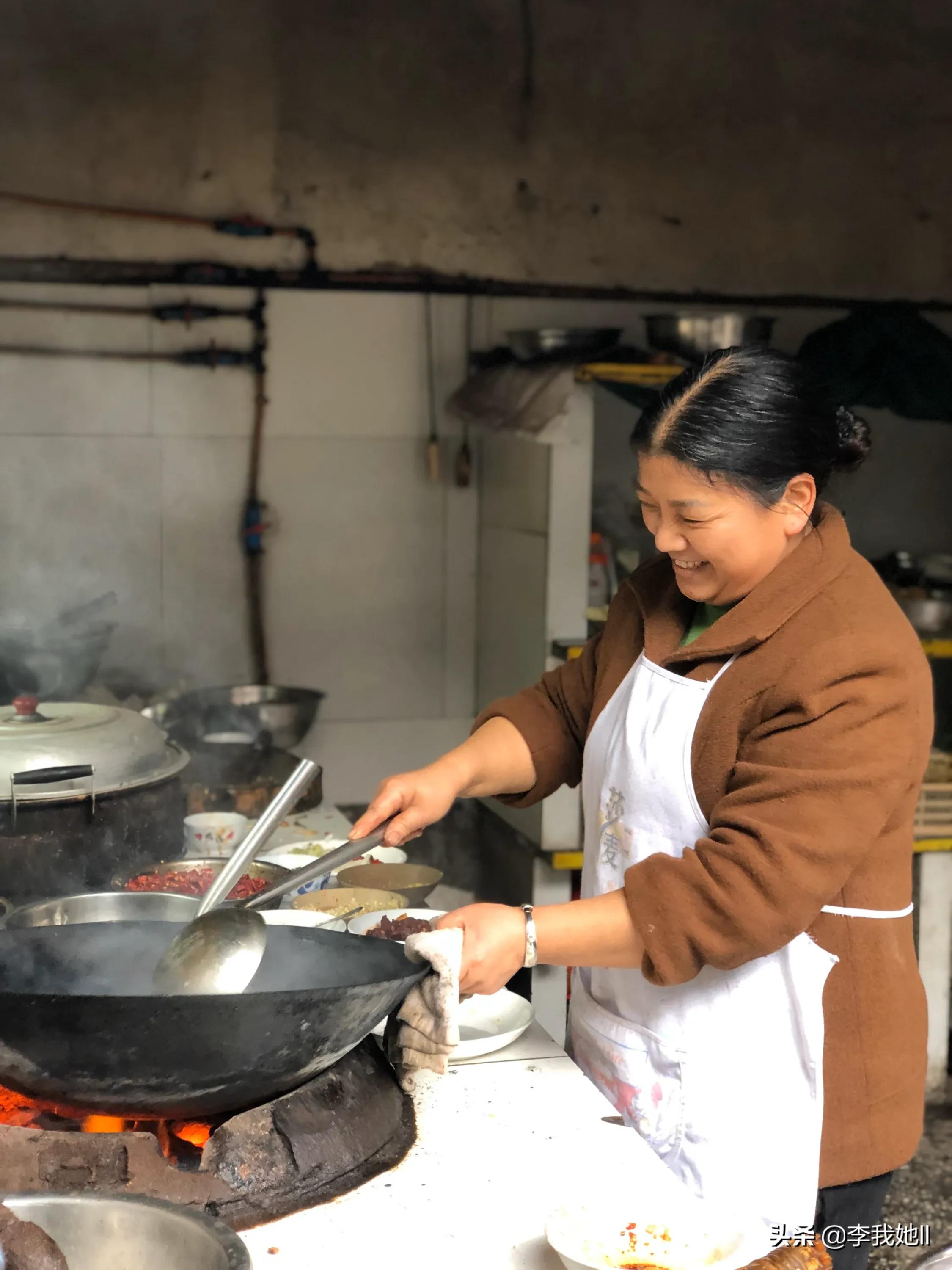 [照片全家福]过年的时候有多少家庭喜欢拍全家福照片？拍全家福对于中国人来说有着什么意义？