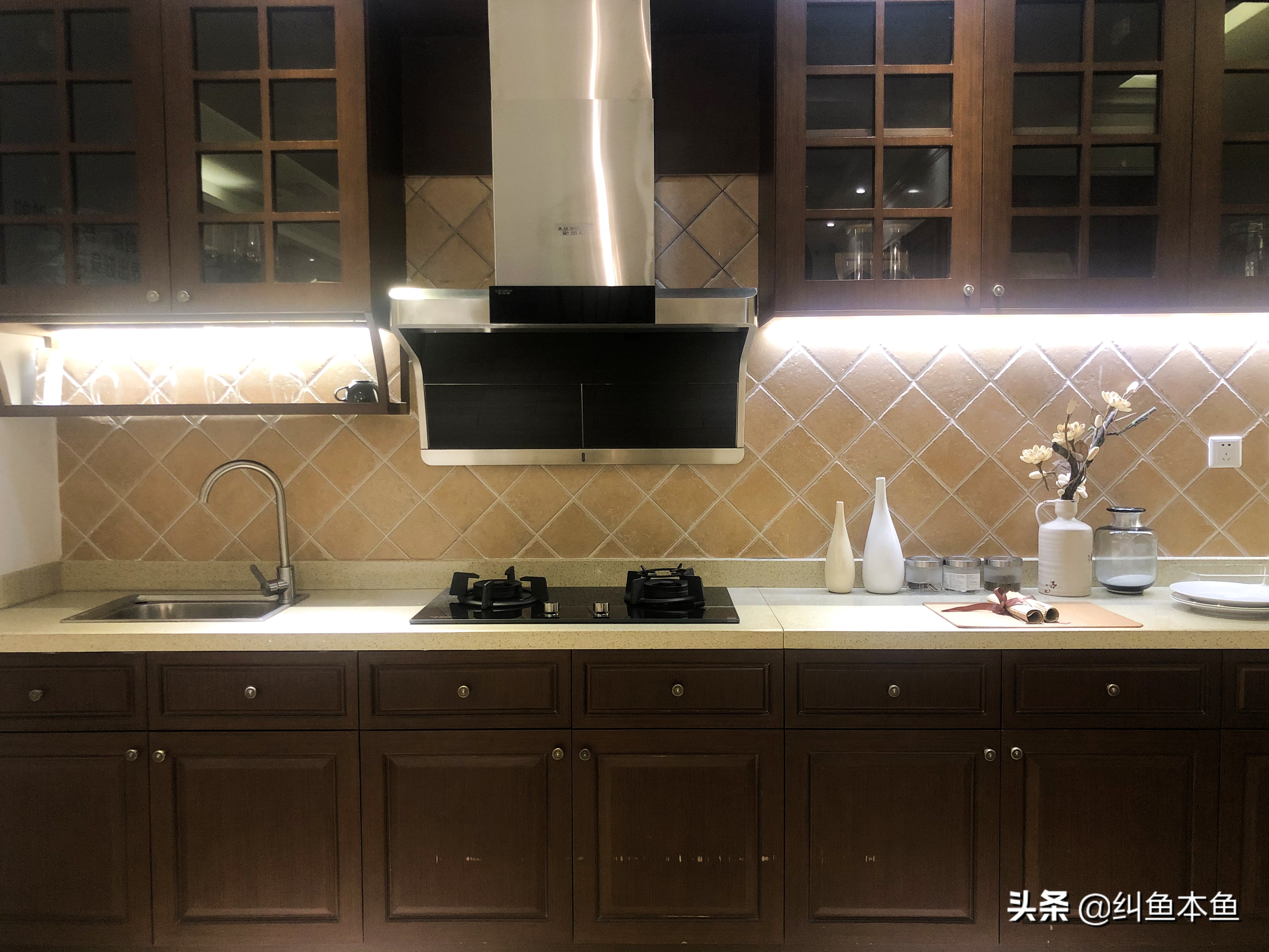 油烟机安装高度（油烟机安装高度的标准是多少？）