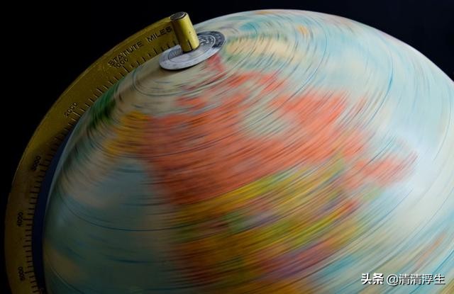 随米（在对流层中，高度每上升100米，温度下降0.6℃还是0.65℃？）