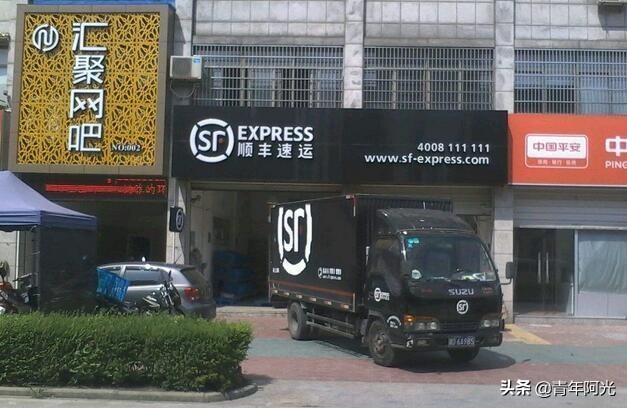 暑假回农村老家，现在农村快递行业乱象，自己去取还要加收3元。这到底合不合理？：快递业取整收费乱象