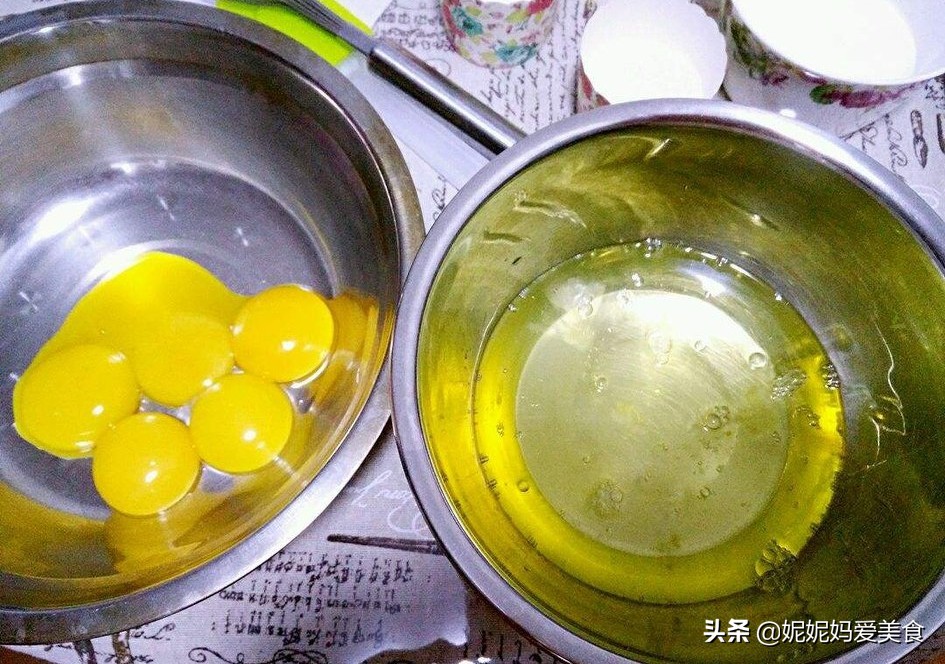 [香草冰激凌]香草的冰淇淋是什么颜色？