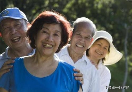 带46名老人去旅游（50多位老人众筹买房，抱团养老15年却「曲终人散」，原因是什么？老龄化社会如何解决养老问题？）