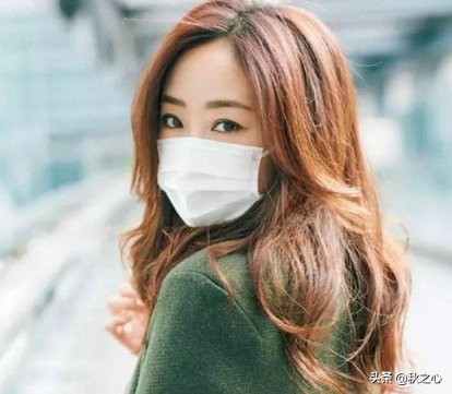 化妆不沾口罩技巧
