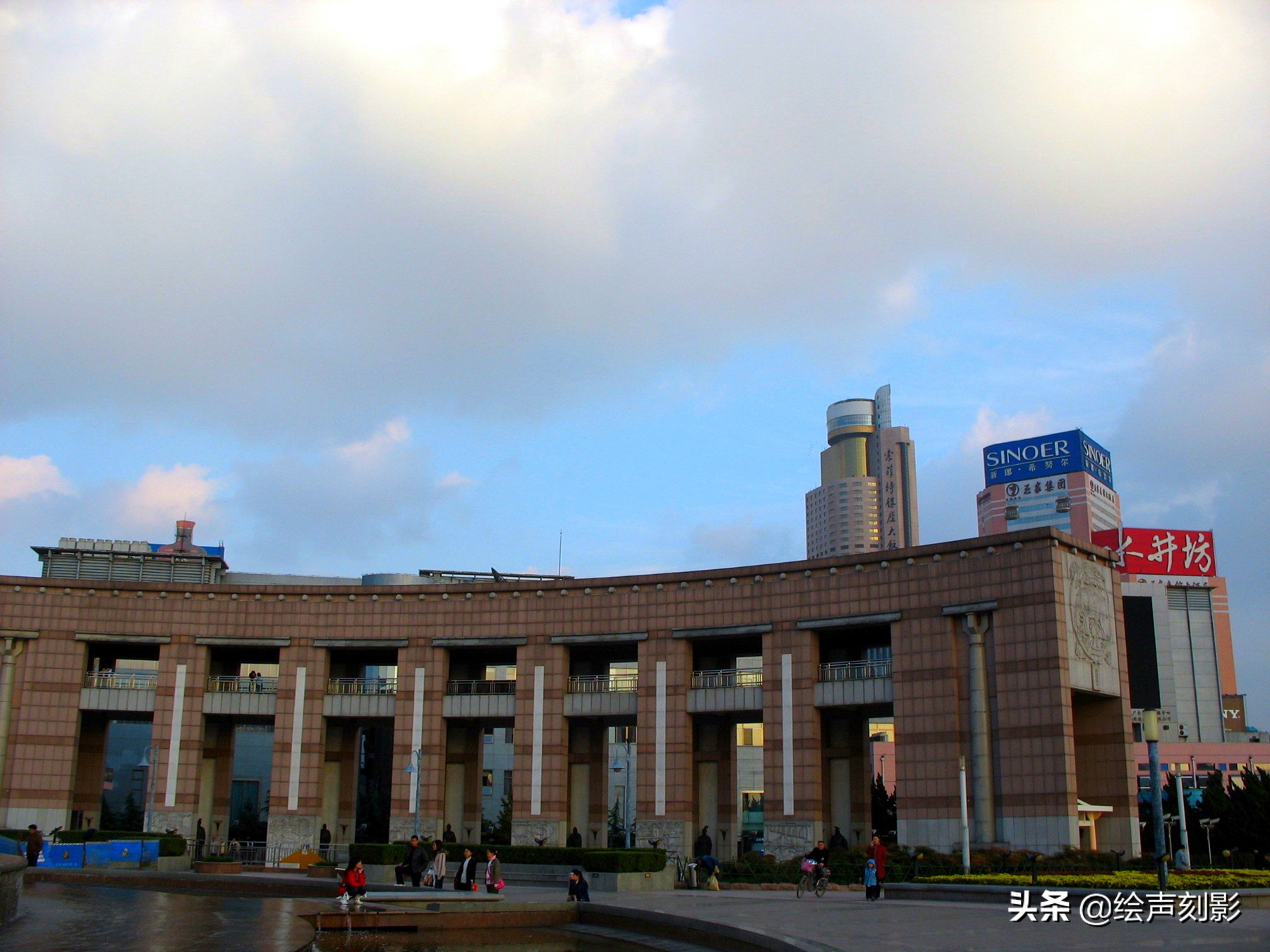 济南市中心有什么广场
