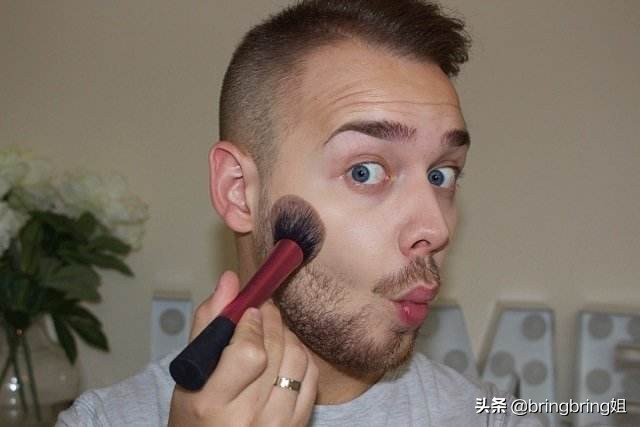 没化妆自拍技巧男
