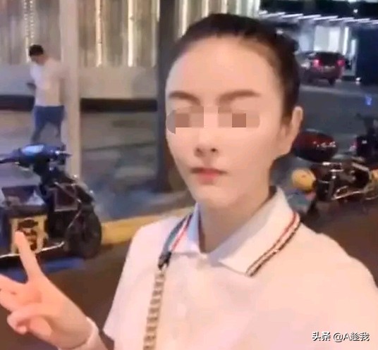 宝马被撞
