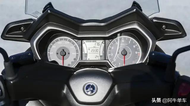 宝马踏板摩托车