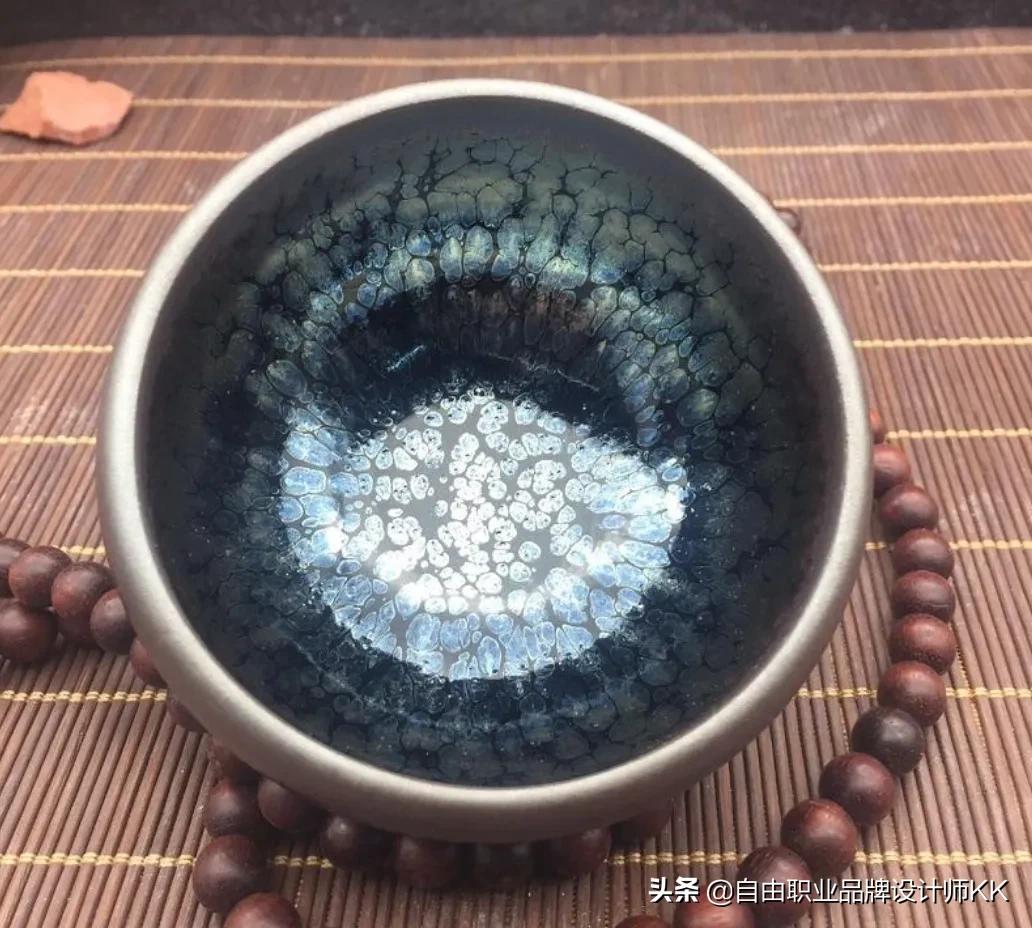 [五彩斑斓的黑色]别人发五彩斑斓的黑怎么回？