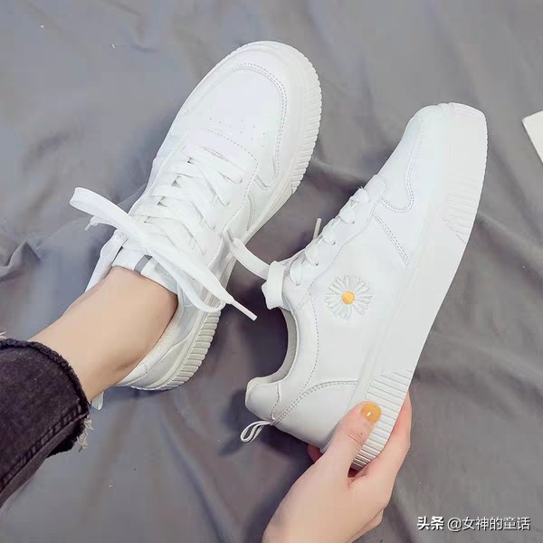 今天女款运动服装穿搭直播视频,女士泳衣穿搭的全过程?