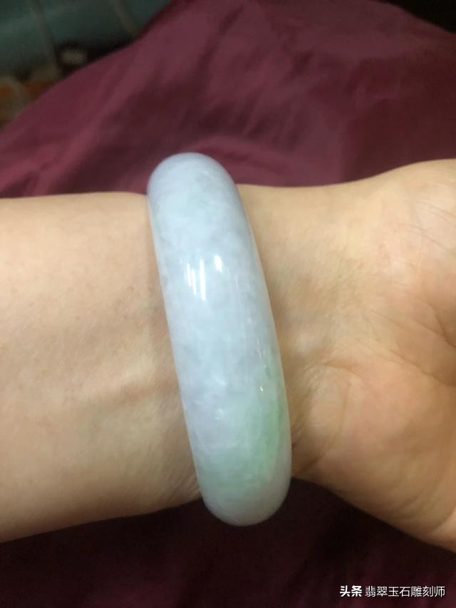 在线等懂玉的大神帮忙看看这个玉镯怎么样？