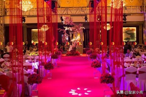 小县城婚庆酒店多少钱，小县城婚庆酒店多少钱一桌