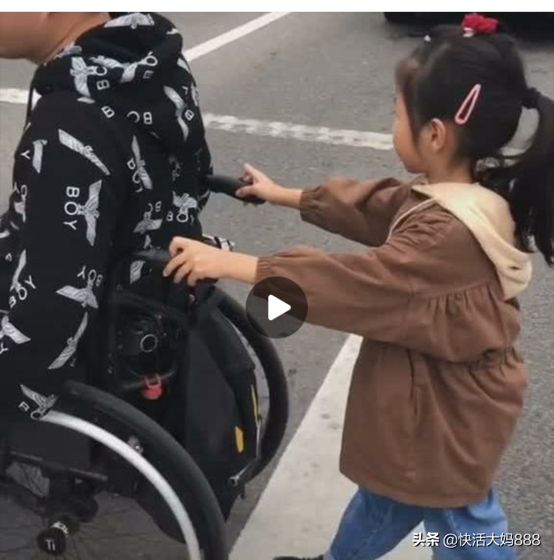 持无座票霸座被拘无座票坐餐车被赶
