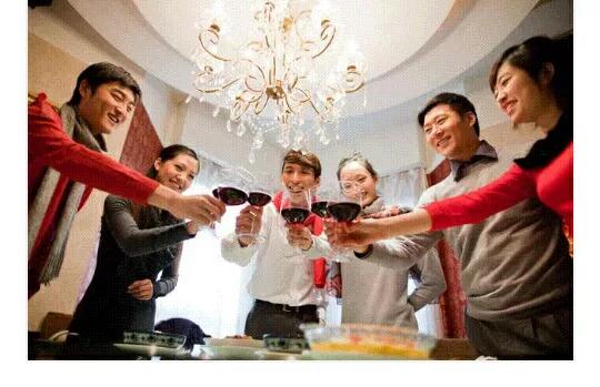 单身女人微信（女生总是在微信朋友圈里说她是单身什么的？）