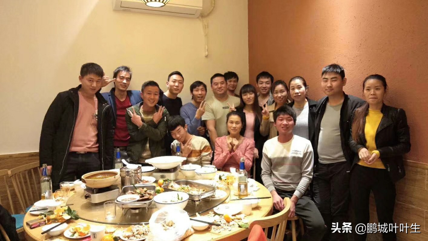 [照片全家福]过年的时候有多少家庭喜欢拍全家福照片？拍全家福对于中国人来说有着什么意义？