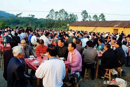 小县城婚庆酒店多少钱，小县城婚庆酒店多少钱一桌