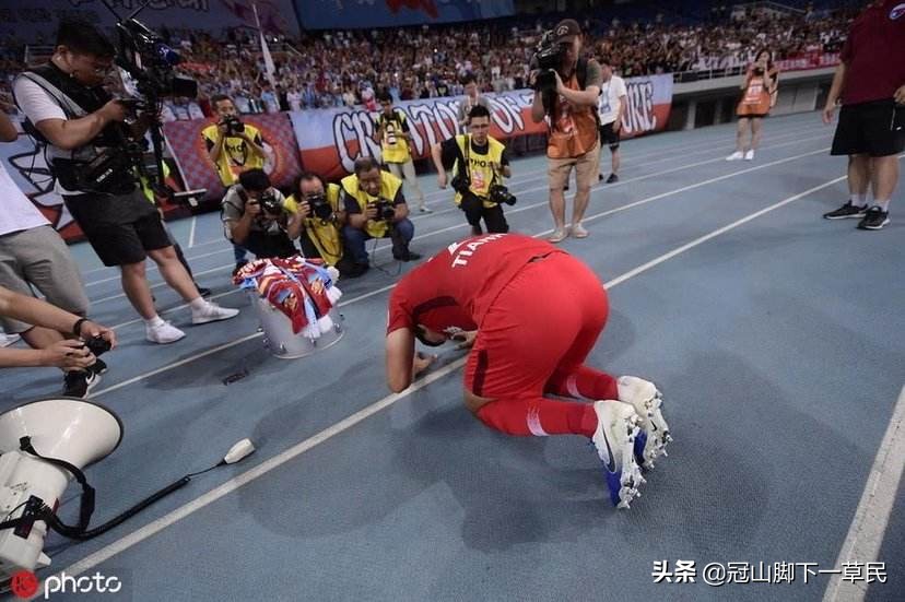 告别日！李霄鹏：2-0国安是吉尔的中超告别战，权敬源跪拜别天海，你怎么评价他们？