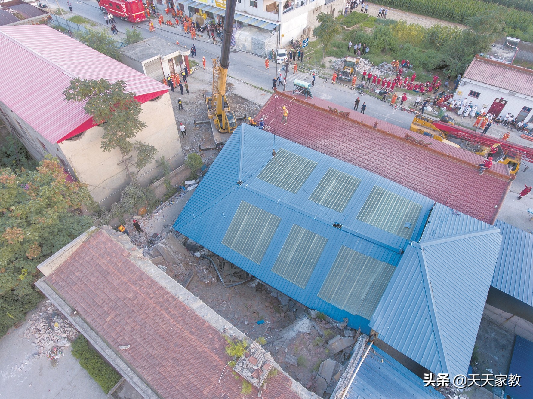 一饭店房顶发生塌陷（山西饭店坍塌案死伤者应该由谁承担赔偿责任？）