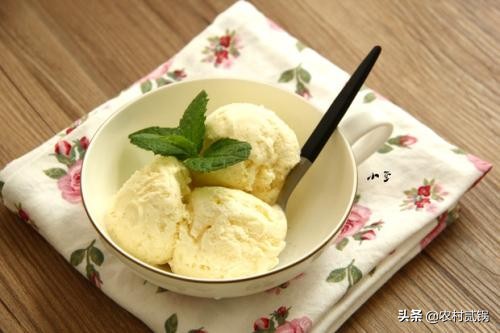 [香草冰激凌]香草的冰淇淋是什么颜色？