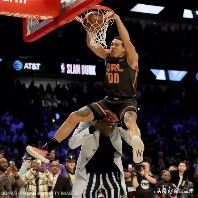 2020扣篮大赛，戈登飞跃2米26法尔仅得47分遗憾吗？