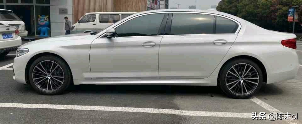 宝马5系轿车