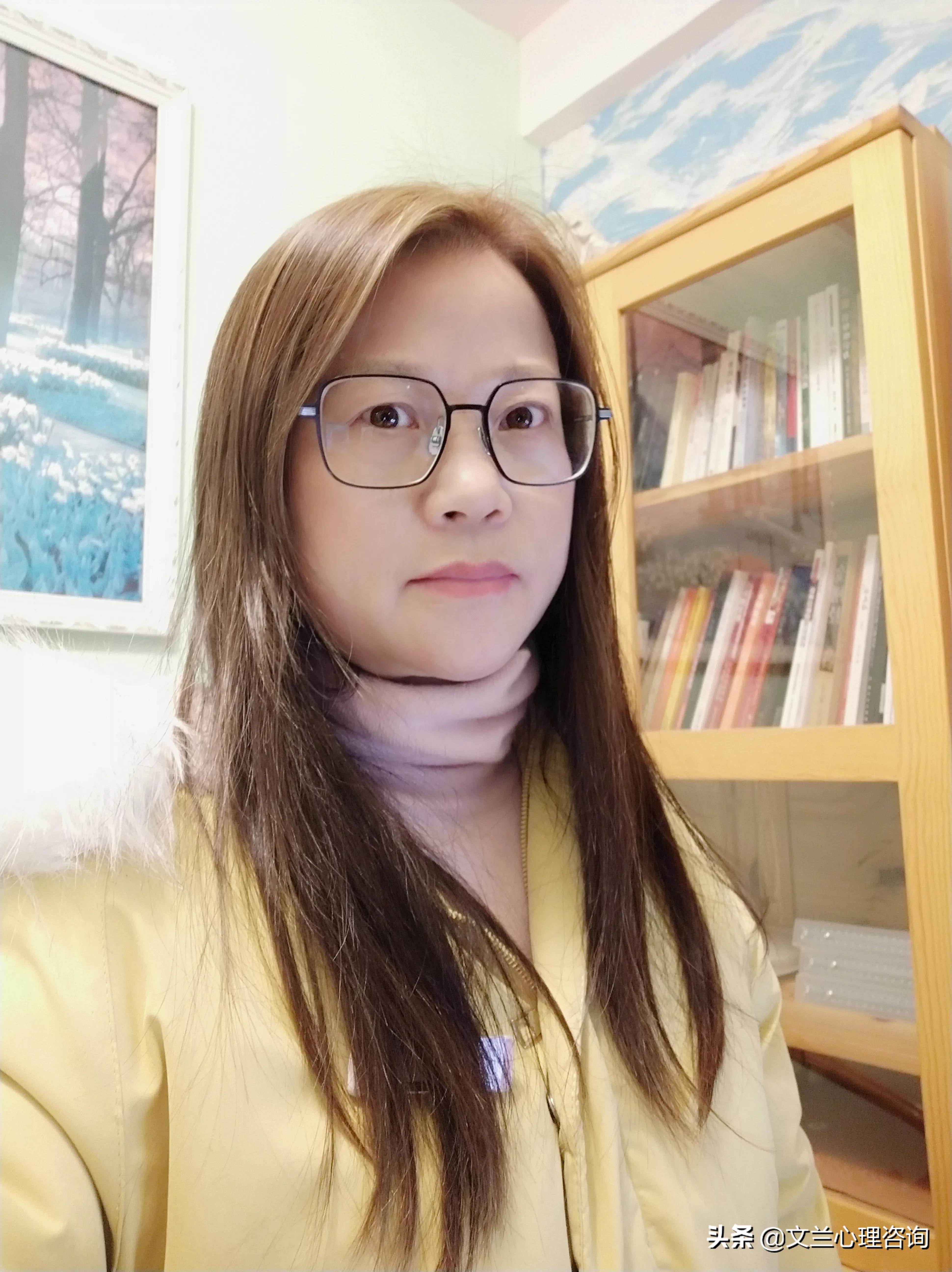 22岁女孩被诱导整容（如何看待郑州一高中女生网贷6万整容，美容医院否认诱导：完全自愿，没有一点点强迫？）