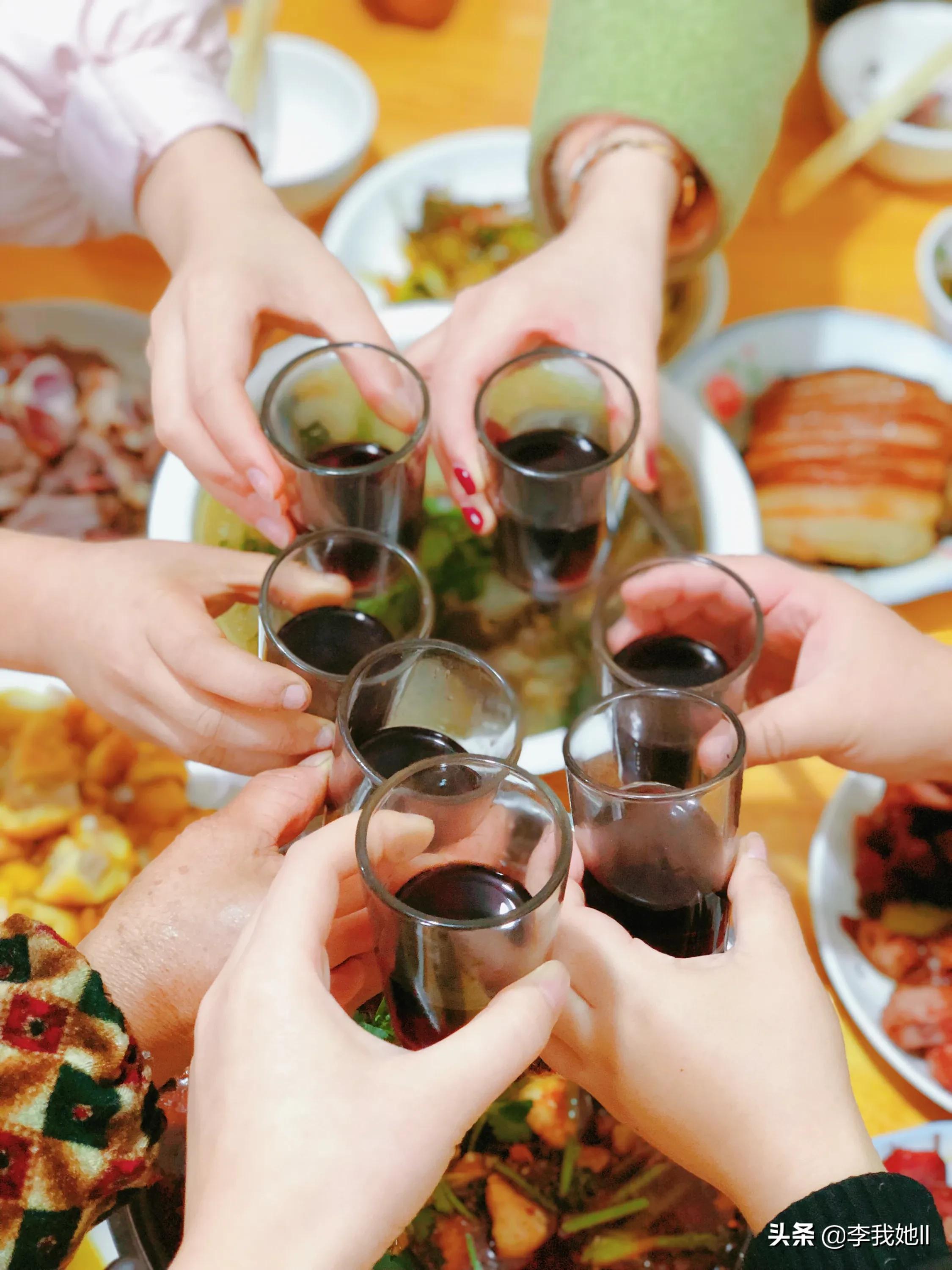 [照片全家福]过年的时候有多少家庭喜欢拍全家福照片？拍全家福对于中国人来说有着什么意义？