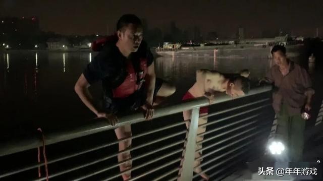 24岁外卖员落水身亡（见义勇为，一外卖小哥横渡一条江，救下落水女子！如果是你，会怎么选择？）