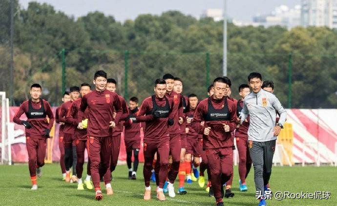 输球又输人，东亚杯姜志鹏飞踹日本球员，你怎么看待？