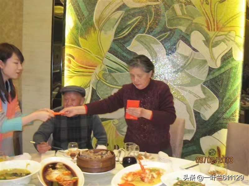 [照片全家福]过年的时候有多少家庭喜欢拍全家福照片？拍全家福对于中国人来说有着什么意义？